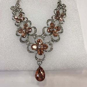 NWT Neckless Silver Topez stones dangle pendant